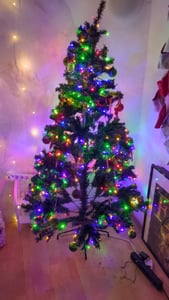 COSTWAY 180cm LED Künstlicher Weihnachtsbaum mit 1000 PVC Spitzen, 350 LED, 11 Lichtmodi, 5 Farbwechsel & Metallständer Tannenbaum Christbaum Grün Kunden-Foto 2