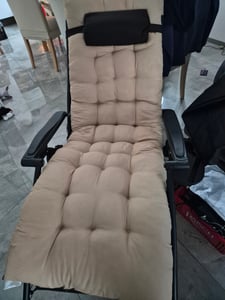 tillvex® Liegestuhl klappbar bis 200 kg Anthrazit | Sonnenliege wetterfest für Balkon, Garten & Terrasse | Outdoor Liege verstellbar mit dickem Polster | Relaxliege mit Nackenkissen, Getränkehalter & Auflage Kunden-Foto 7