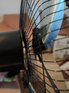 Metall Standventilator 5 Rotorblätter Ventilator Luftkühler Standlüfter 3 Stufen Oszillation Höhenverstellbar Robust 18" Zoll 45cm Schwarz Kunden-Foto 2