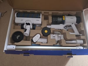 MEDION P350 W Aspirateur à main avec fonction balayage (sans fil, sans sac, technologie cyclonique, 350 watts, aspirateur à manche 2en1, batterie, capteur de poussière, HEPA H13, écran tactile LED, brosse rouleau) Photo du client 1