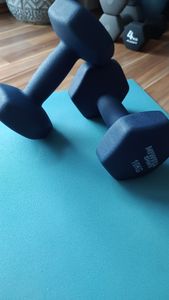 Miweba Sports Profi Neopren Hantel NKH100 | Hantelset - Kurzhanteln - Hexagon - Home Workout - Krafttraining - Anti Rutsch Oberfläche (Grau 2x 0,5 Kg) Kunden-Foto 2