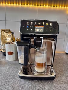 Philips 5400 Series EP5447/90 macchina da caffè completamente automatica, macchina per espresso, 1,8 litri, caffè in grani, macinino incorporato, 1500 W, nero, cromo Foto del cliente 3