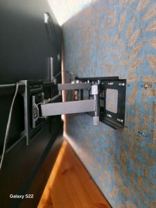 Maclean TV MC-412 Wandhalterung 32"-70" VESA 400x400 45kg neigbar Universal verstellbare Wasserwaage Montagezubehör Kunden-Foto 7