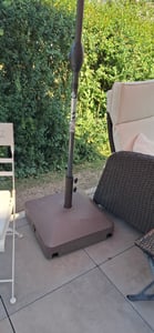 tillvex® Sonnenschirmständer GRAVIA mit Rollen & Bremsen Braun | Schirmständer befüllbar 37 Liter / 56 kg | Schirmgewicht Sonnenschirm & Marktschirm Ø 1,8-3,7m | Ampelschirmständer wetterfest Kunden-Foto 1