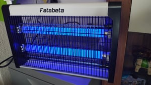 FATABETA Insektenvernichter Elektrisch Stark, 3500V Elektrischer Insektenfalle Mückenlampe mit UV Licht Keine Giftigen Chemikalien Effektive Reichwe Kunden-Foto 3