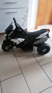 FCH 6V 7Ah Elektro Kindermotorrad Kinderfahrzeug Elektro-Dreirad 88 x 42 x 53cm Rot Kunden-Foto 4