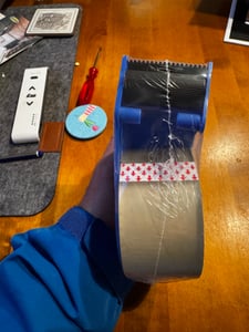 Ergonomischer Handabroller für Paketbänder Inkl. Klebeband Packband Abroller Klebebandabroller Kunden-Foto 1