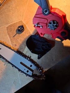 Mini Kettensäge, 6 Zoll 21V Elektro-Kettensäge mit 2x Akuu 5x Kette 1x Führungsplatte und 1x Aufbewahrungsbox, ragbare Handgeführte Akku Kettensäge Kunden-Foto 7