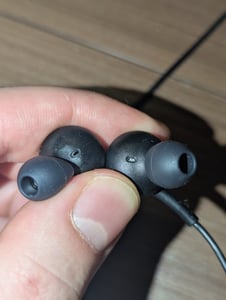 Cuffie auricolari Samsung con vivavoce e telecomando, colore nero Foto del cliente 1