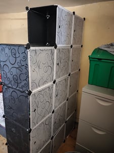 TWOLIIN DIY policový systém Šatníková skriňa z plastu Zásuvná polica Šatníková skriňa Vešiak na kabáty Stojan na topánky Plastové boxy, 8 boxov s dvierkami a stojanom na topánky, čierne so vzorom Fotografia od zákazníka č. 1