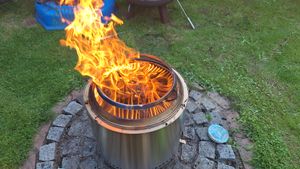 Solo Stove Bonfire 1.0 (III) Feuerstelle Feuerschale Bonfire Outdoor-Kamin Edelstahl, mit Standfuß + Funkenschutz + Abdeckung,Set, für Terrasse Garten Kunden-Foto 1