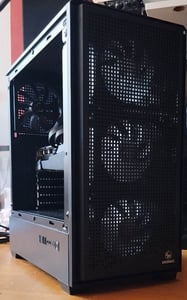 BROONBEE A-3607 Gaming PC-Gehäuse Midi-Tower Schwarz, Mesh-Front, Tempered Glass, Micro-ATX/ATX/E-ATX, GPU bis 330 mm, 8x 120 mm Lüfterplätze, USB 3.0 Kunden-Foto 3