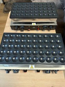 VEVOR Mini-Pfannkuchenmaker kommerzielle Dutch mini Pfannkuchen Maschine, 50 Stk., 43 mm Durchmesser, Dorayaki-Backmaschine, 1700 W, duale Temperatur- und Zeitregelung, in Küchen und Restaurant Kunden-Foto 1