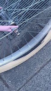 Actionbikes Kinderfahrrad Retrostar 24 Zoll | Kinder Fahrrad - V-Brake Bremsen - Kettenschutz - Fahrradständer - Kinderrad - 8-12 Jahre (Rosa) Kunden-Foto 3
