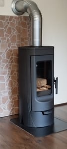 Plamen Tara - stufa a legna in ghisa a libera installazione, 6 kW Foto del cliente 1