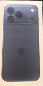 Apple iPhone 17 Pro Max , 17,5 cm (6.9"), 2868 x 1320 Pixel, 1 TB, 48 MP, iOS 26, Blau Kunden-Foto 4