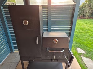 Syntrox Germany Smoker Räucherofen Grillwagen 2 Kammern 0,8mm Stahl schwarz Kunden-Foto 1
