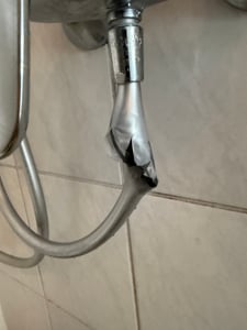 tecuro PREMIUM Brauseschlauch 1,25 m, verdrehsicher, silberglatt, KTW-BWGL Kunden-Foto 3