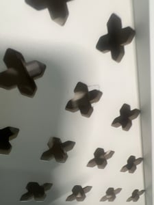 ECD Germany Radiátorové obložení se vzorem včelí plástve 112x19x82 cm, bílé, z lakované MDF, topné obložení do ložnice obývacího pokoje Fotografie od zákazníka č. 3