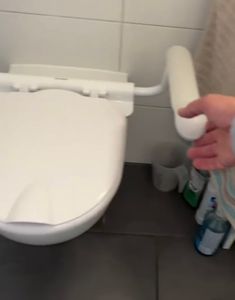 Etac Supporter - Toilettensitzauflage mit Deckel und Armlehnen bis 150 kg Kunden-Foto 1