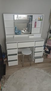 VASAGLE Schminktisch, mit Ladestation, 9 Schubladen, 10x Vergrößerungsspiegel, werkzeuglose Gleitschienen, Kunden-Foto 1