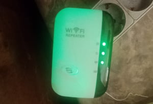 WiFi opakovač 2,4 GHz 300 Mbit/s WLAN zesilovač Ethernetový port WPS přístupový bod Opakovač Režim LED zařízení Internetový zesilovač IEEE 802.11 b/g/n Retoo Fotografie od zákazníka č. 2