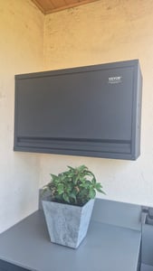 SucceBuy Metal Storage Cabinet, capacité de charge de 120lbs par étagère, 20'' de hauteur montage mural armoire garage en acier peint par poudrage avec étagère réglable, appuyez= Photo du client 2