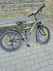 HILAND Rocket 18 Zoll Kinderfahrrad Mountainbike mit Gepäckträger Stützrädern, Kinder MTB für Jungen und Mädchen ab 5 6 7 8 9 Jahren, Schwarz Kunden-Foto 3