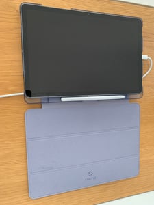 Fintie Hülle für Samsung Galaxy Tab S10 Lite/S10 FE/S9 FE 10.9" & S9 11" Tablet mit Stifthalter, Ultradünn Schutzhülle mit Translucent Rückseite Cover und Auto Schlaf/Wach Funktion, Pastellviolett Kunden-Foto 2