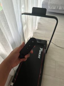 FunLife F1 Walking Pad klappbar – 3-in-1 Untertisch Laufband mit Haltegriff, 1–8 km/h, kompakt & leise für Zuhause, Büro & Homeoffice Kunden-Foto 12