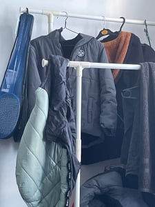 SONGMICS Kleiderständer 2 Kleiderstangen 2 Ablagen bis 70 kg belastbar Kunden-Foto 2