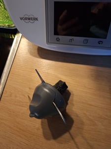 Passend fš¹r Thermomix TM6, TM5, Teigpro Messerschutz, schš¹tzt das Messer, reduziert Teigreste und erleichtert die schnelle Reinigung. Kunden-Foto 1