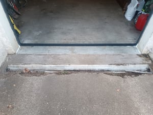 STEIGNER Soglia per garage 2,5 m in EPDM nero 17 mm x 80 mm SGD04 – Guarnizione isolante per porte da garage tipo Hörmann – Soglia antipioggia, isolamento termico, barriera contro l'acqua Foto del cliente 2
