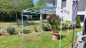 LZQ 3x3m Faltpavillon Pavillon Faltbar mit 4 Seitenwänden, Gartenpavillon Gartenzelt, wasserdicht, UV-Schutz, Partyzelt, inkl .Tasche, Weiß Kunden-Foto 2