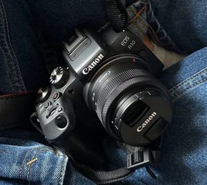 CANON EOS R10 + RF-S 18-45mm f/4.5-6.3 IS STM + anello EF-EOS R Foto del cliente 1