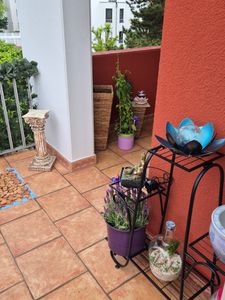 WISFOR Blumenständer Metall mit 4 Ebenen, Pflanzenregal Pflantentreppe Blumenregal Garten Balkon Wohnzimmer Kunden-Foto 1