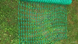 JOIEYOU Absperrzaun Kunststoff 1x50 m Schutznetz Schafzaun Hundezaun Geflügelzaun Hühnerzau Weidezaun Warnnetz Auffangnetz für Hunde Geflügel Kinder, Grün Kunden-Foto 1