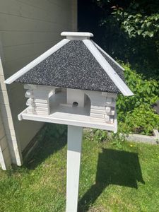 Vogelhaus aus Holz, weiss mit Solar und Ständer - V 20 Stein weiss Ständer Solar Kunden-Foto 1