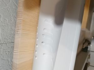 Tavolo bianco con cassetto in legno di pino massiccio con piano non laccato 110 x 80 cm Foto del cliente 2