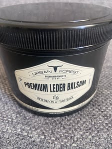 Lederbalsam & Lederpflege für Auto Möbel Jacke Motorradbekleidung Handtaschen Ledercouch Schuhe Sattel für Pferde Lederfett Premium Leder Balsam von URBAN FOREST mit Bienenwachs & Avocado-Öl, Größe:500ml Kunden-Foto 1