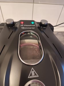 Sommertal PizzaProfi XXL Pizzaofen mit 39cm Steinplatte – Pizza Ofen elektrisch, schnelle 3-Minuten Pizza, bis 380°C – 5-teiliges Set mit Pfanneneinsatz, 2x Pizzaschieber, Schneider, Pizzastein Kunden-Foto 10