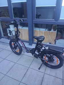 Runetic Ebike, Foldable e-bikes, 250W Motor, 36V 13Ah herausnehmbarer Akku, bis zu 100 km Reichweite, 25 km/h, 20" x 3,0" Breitreifen Kunden-Foto 7