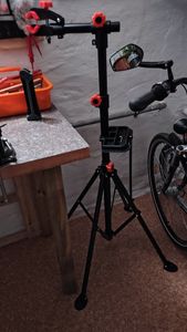 DanDiBo Supporto per montaggio bici Supporto per montaggio bici Altezza regolabile 360° ruotabile 96562 Supporto di riparazione per ebike Mountain bike Supporto centrale pieghevole Pieghevole Foto del cliente 1