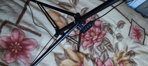 Eclairage annulaire 10 pouces Eclairage annulaire avec trépied Hauteur réglable 18 RGB Couleur réglable Selfie Lampe annulaire YouTube TikTok Make-up Selfie Retoo Photo du client 2