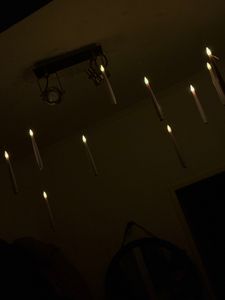 OZAVO LED-Kerzen Halloween LED-Kerzen Kabellos 12PCS Christbaumkerzen mit 6 Stunden Timer & Fernbedienung, Schwebende Zauber Fliegende Kerzen Kunden-Foto 1