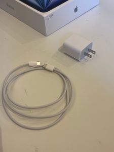 Apple iPad Air 11 pollici Wi-Fi 128GB Viola Foto del cliente 5