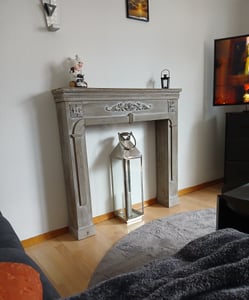 sweeek - Cornice per camino con effetto legno sbiancato - Grigio piombo Foto del cliente 2