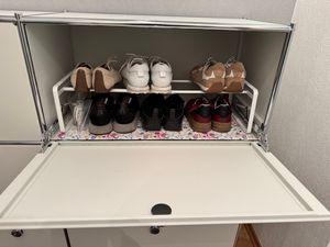 Yamazaki Schuhregal mit 1 Ablage weiß ausziehbar platzsparend schmal Metall Schuhablage für 3-5 Paar Schuhe 40-70x17x25cm "FRAME" Kunden-Foto 1