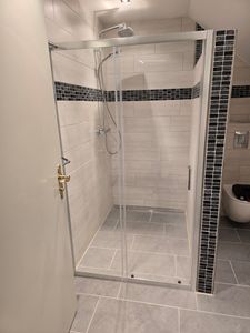 SONNI Duschabtrennung Schiebetür Nischentür Duschtüren 100 x 185cm Duschtür Glas ESG 5mm Kunden-Foto 1