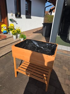 TTL GARDEN Balkon Hochbeet M 80x40x80 cm – Holz Pflanzkasten mit Ablage & Folie braun Kunden-Foto 6